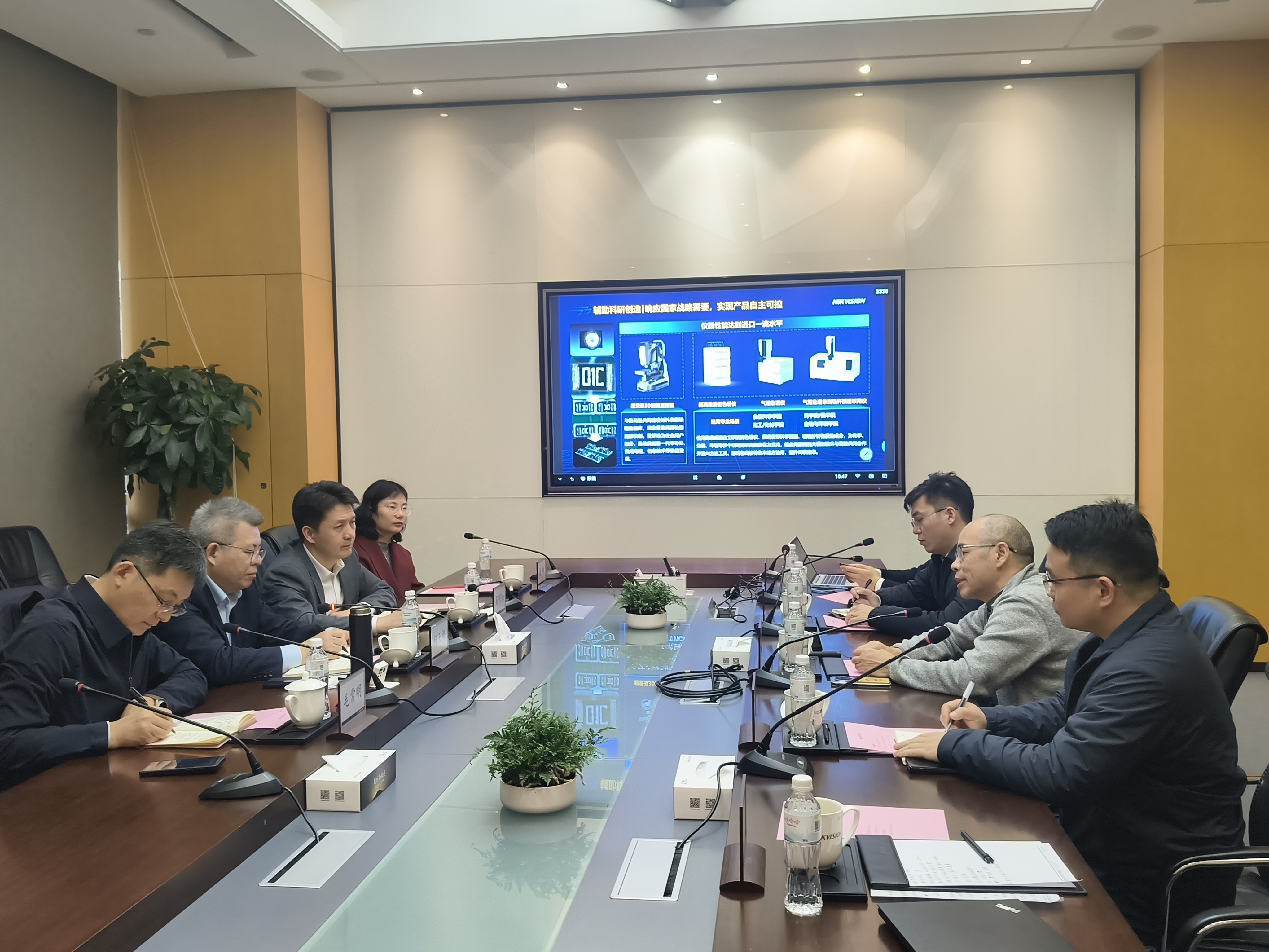 党委书记杨天梅赴海康威视推进全国重点实验室建设并访企拓岗