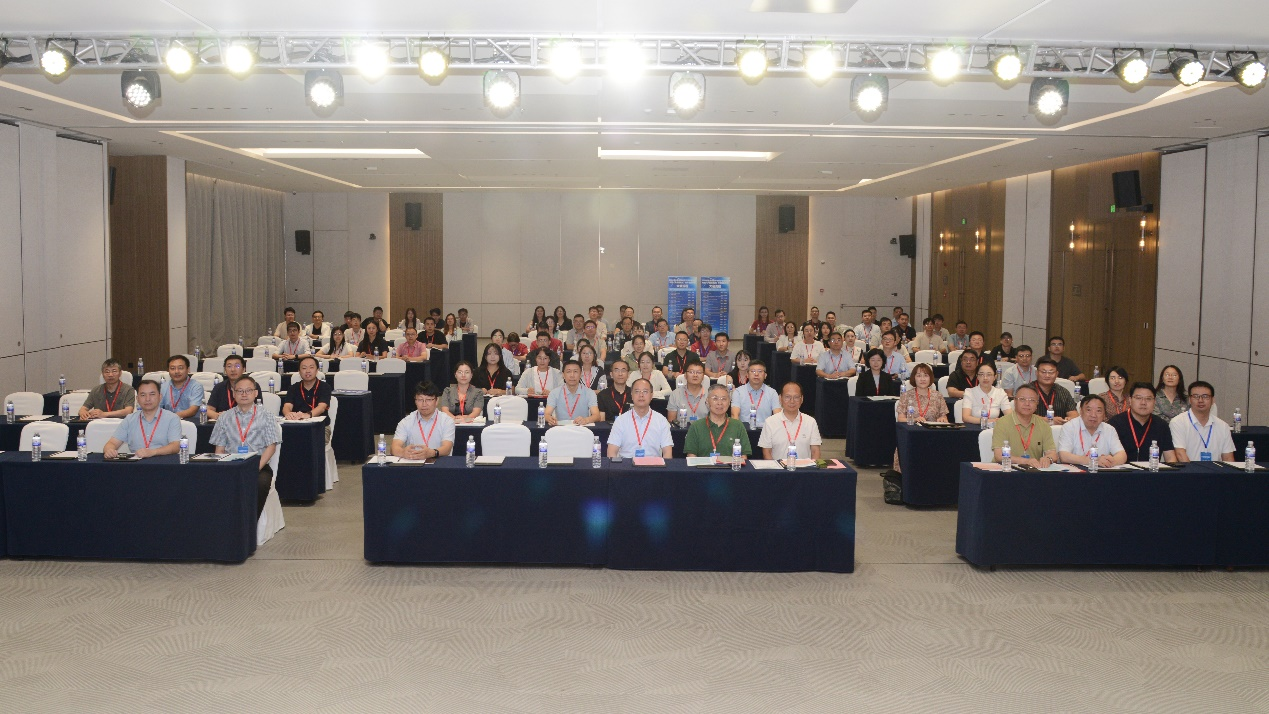 学校举办2026多金属氧簇青年科学家前沿论坛暨《多金属氧簇》青年编委年会
