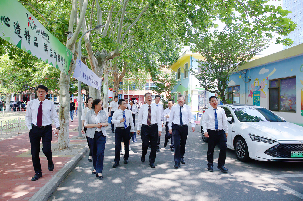 俞志明院士回访母校共话发展畅叙情谊